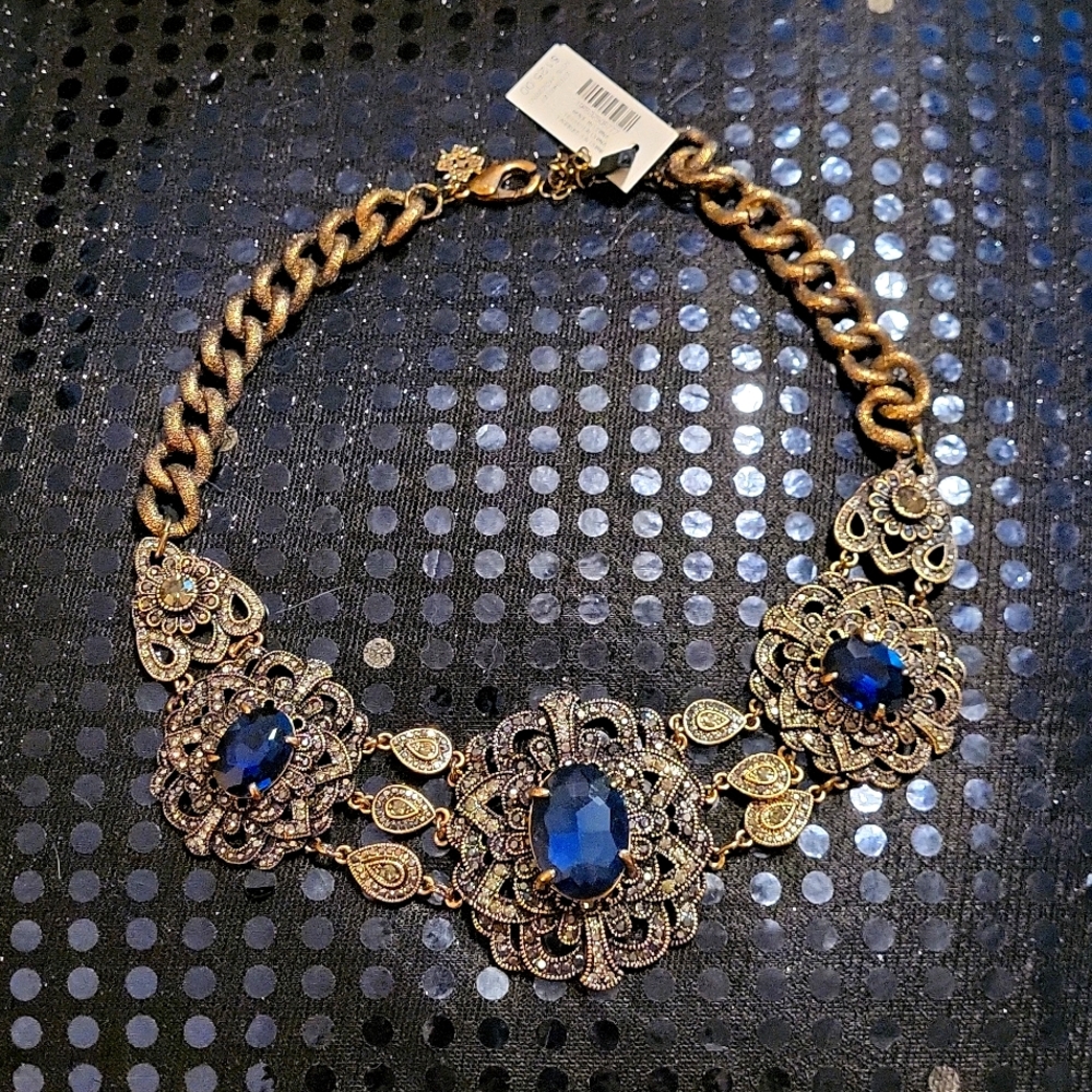 White house black market necklace NEW!